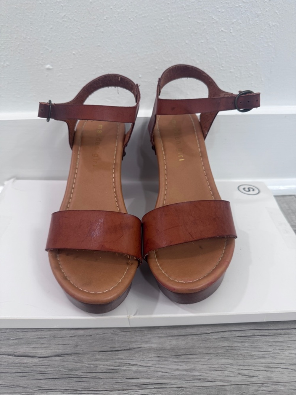MADDEN GIRL Brown Faux Leather Platform Heels Sandals Size 6 Boho Retro - Picture 2 of 9